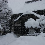 雪におおわれた本堂
