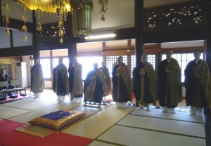 宗門では最高の礼を尽くすお焼香です