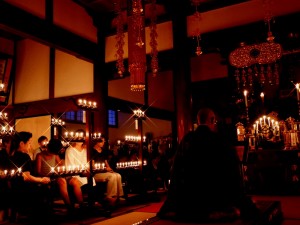 正面には新盆のお位牌が祀られます