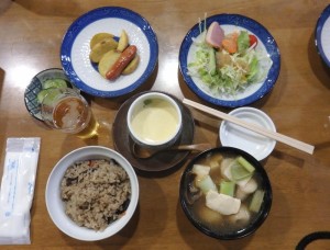 香茸ご飯、芋の子汁等、大変美味しい季節料理が出されました