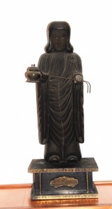 慈覚大師御作と伝わる聖徳太子像。当寺観音堂に祀られています