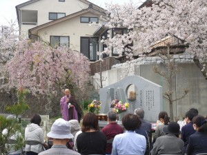 法要終了後、法話をする