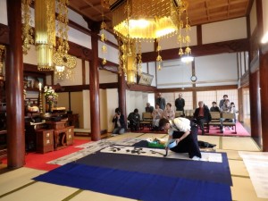 揮毫する大和天翔師