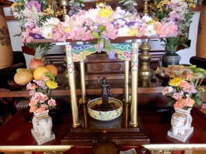 誕生仏が祭られています。