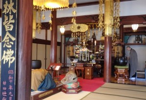 お釈迦さまに礼拝します