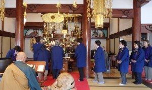 梅花講員の方々による焼香