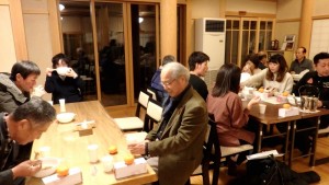 みんなでお蕎麦をいただきます