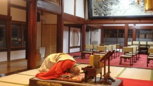 丁寧にお拝がなされます